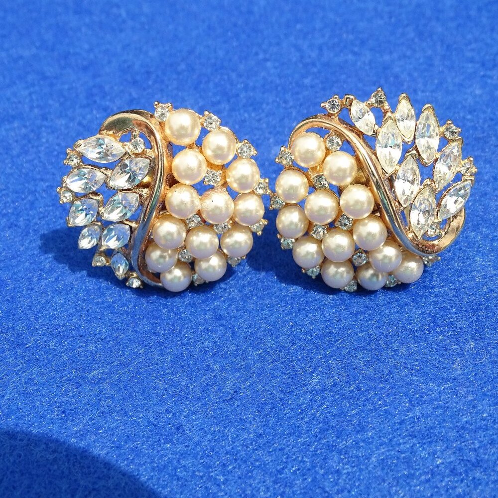 Vintage Trifari Pat.Pend, Alfred Philippe Pearl and Crystal Clipped Earring